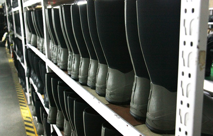 steel toe rubber work boots