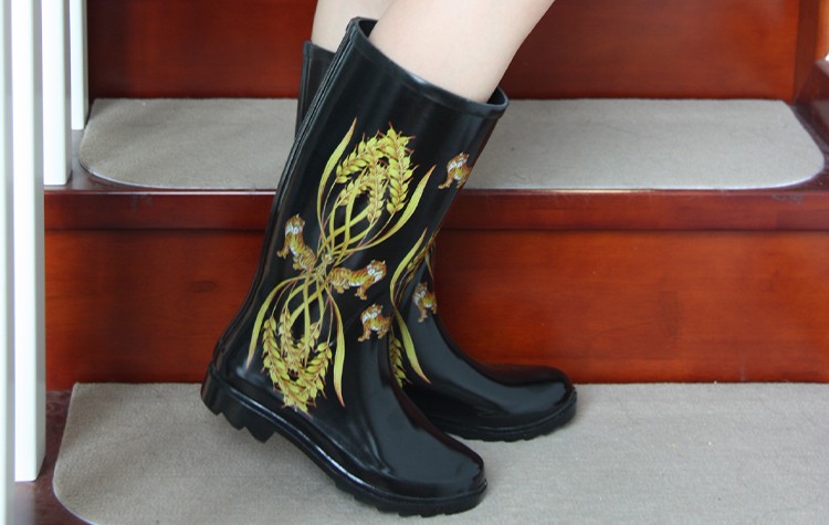 black rubber boots womens