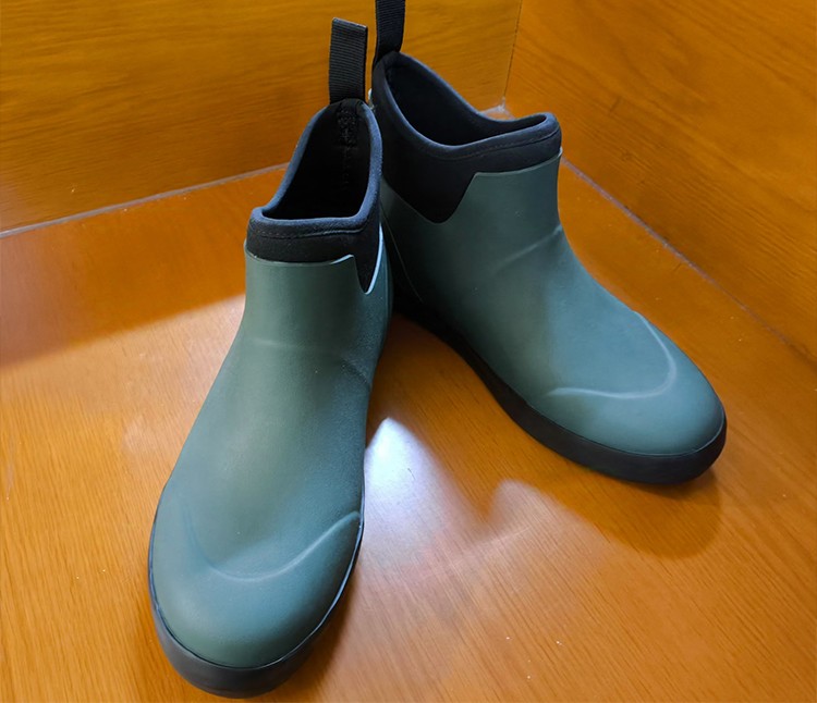 shoelace gumboots